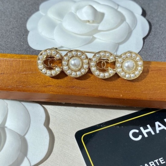 CHANEL 2022 Popular new colors are now available Brooch CHANEL 2022 Popular new colors are now available Brooch