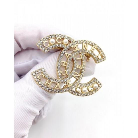 New brooches in the CHANEL 2022SS collection New brooches in the CHANEL 2022SS collection