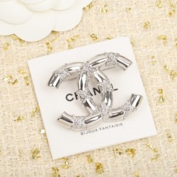 CHANEL 2022 brooch with a strong trend