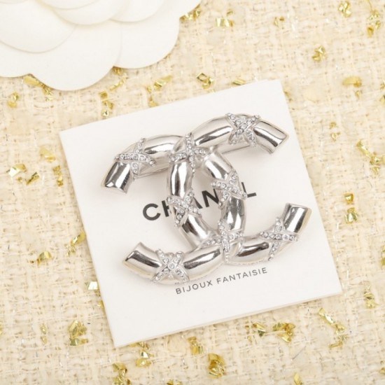 CHANEL 2022 brooch with a strong trend CHANEL 2022 brooch with a strong trend