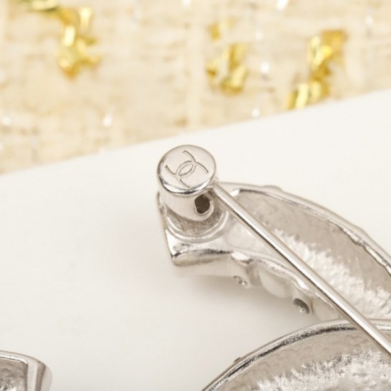 CHANEL 2022 brooch with a strong trend CHANEL 2022 brooch with a strong trend