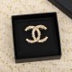 CHANEL A big trend brooch for the 2022 spring / summer season CHANEL A big trend brooch for the 2022 spring / summer season