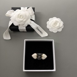CHANEL Brooch in the Spring / Summer 2022 collection