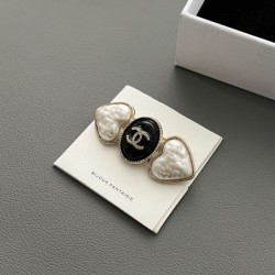 CHANEL Brooch in the Spring / Summer 2022 collection