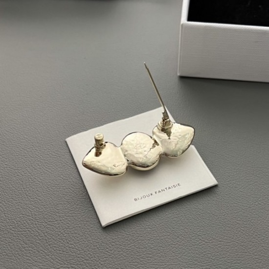 CHANEL Brooch in the Spring / Summer 2022 collection CHANEL Brooch in the Spring / Summer 2022 collection