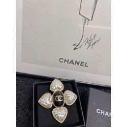 CHANEL Introducing the 2022 Spring / Summer season Brooch
