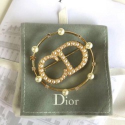DIOR Dior 2022 summer new brooch with a sense of stability