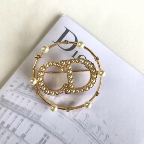 DIOR Dior 2022 summer new brooch with a sense of stability DIOR Dior 2022 summer new brooch with a sense of stability