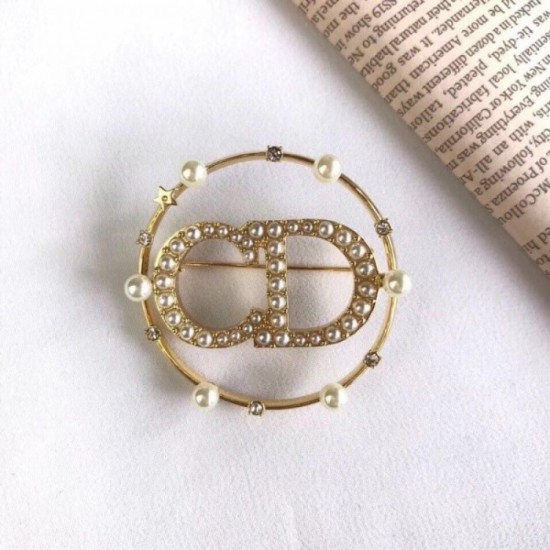 DIOR Dior 2022 summer new brooch with a sense of stability DIOR Dior 2022 summer new brooch with a sense of stability
