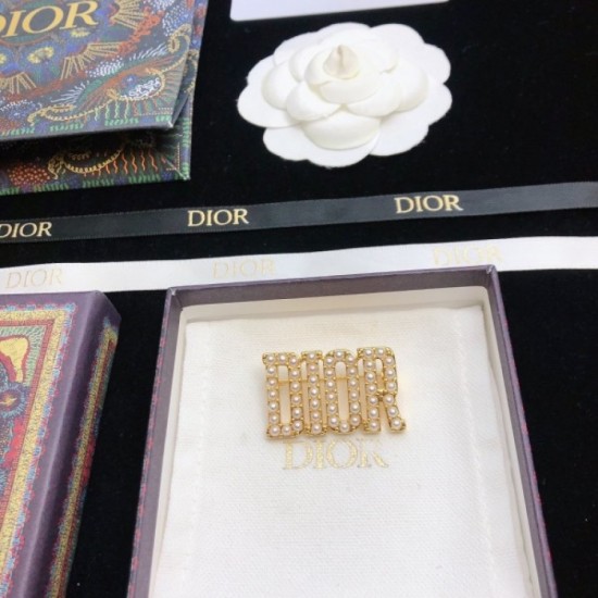 DIOR Dior 2022 Spring / Summer popular model brooch DIOR Dior 2022 Spring / Summer popular model brooch