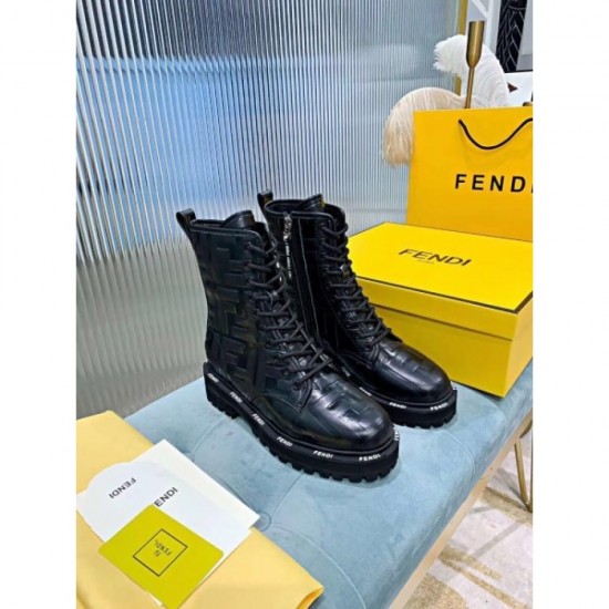 2022AW Boots FENDI Fendi that will be active in this fall / winter coordination 2022AW Boots FENDI Fendi that will be active in this fall / winter coordination