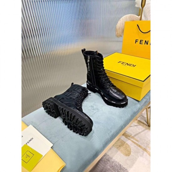 2022AW Boots FENDI Fendi that will be active in this fall / winter coordination 2022AW Boots FENDI Fendi that will be active in this fall / winter coordination