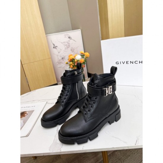 2022AW Boots Transformed into a beautiful outfit GIVENCHY Givenchy 2022AW Boots Transformed into a beautiful outfit GIVENCHY Givenchy