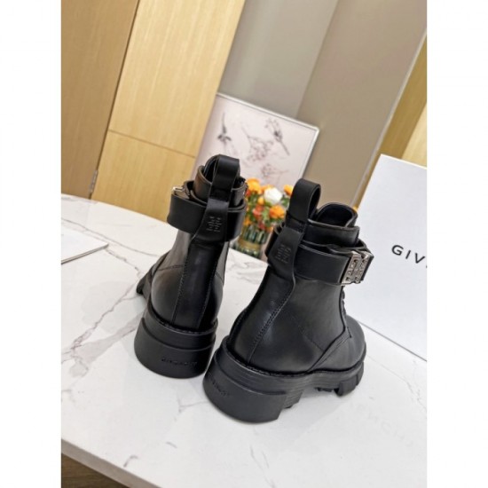 2022AW Boots Transformed into a beautiful outfit GIVENCHY Givenchy 2022AW Boots Transformed into a beautiful outfit GIVENCHY Givenchy