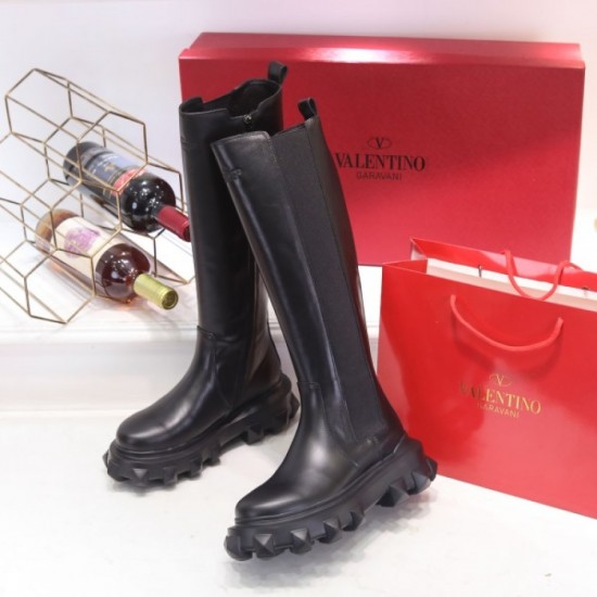 There is no doubt that it will be a big success this year as well. Long boots 2022SS VALENTINO Valentino There is no doubt that it will be a big success this year as well. Long boots 2022SS VALENTINO Valentino