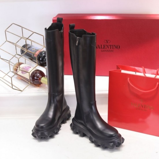 There is no doubt that it will be a big success this year as well. Long boots 2022SS VALENTINO Valentino There is no doubt that it will be a big success this year as well. Long boots 2022SS VALENTINO Valentino