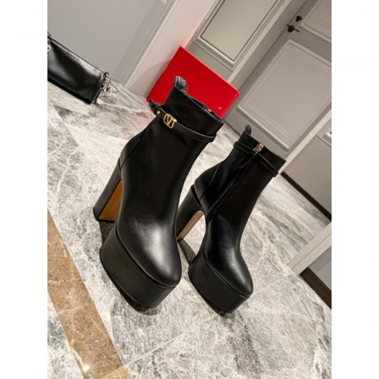 2022AW Boots Easy to wear color VALENTINO Valentino 2022AW Boots Easy to wear color VALENTINO Valentino