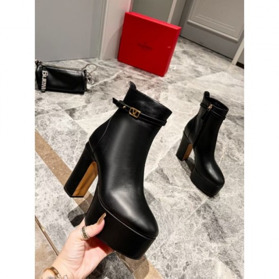 2022AW Boots Easy to wear color VALENTINO Valentino 2022AW Boots Easy to wear color VALENTINO Valentino