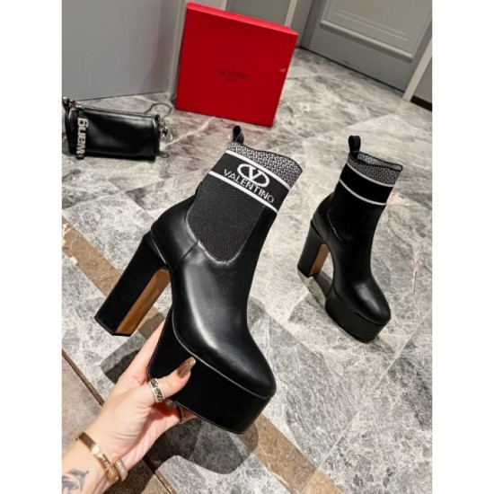 2022AW Boots Must be sold out in autumn VALENTINO Valentino 2022AW Boots Must be sold out in autumn VALENTINO Valentino