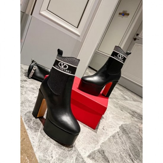 2022AW Boots Must be sold out in autumn VALENTINO Valentino 2022AW Boots Must be sold out in autumn VALENTINO Valentino