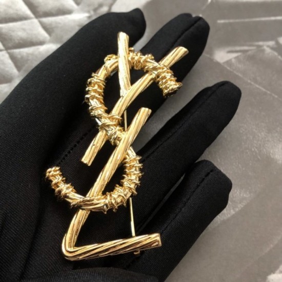 YSL Yves Saint Laurent Brooch with a retro atmosphere YSL Yves Saint Laurent Brooch with a retro atmosphere