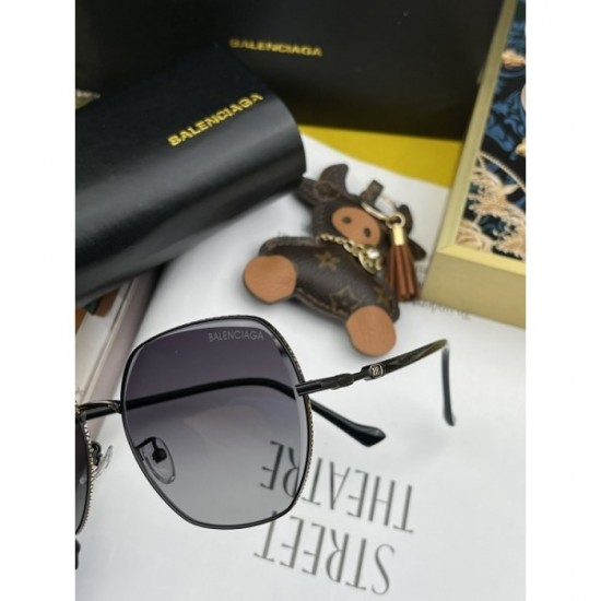 Two colors of sunglasses can be selected 2022SS New sold out one after another BALENCIAGA Balenciaga Two colors of sunglasses can be selected 2022SS New sold out one after another BALENCIAGA Balenciaga