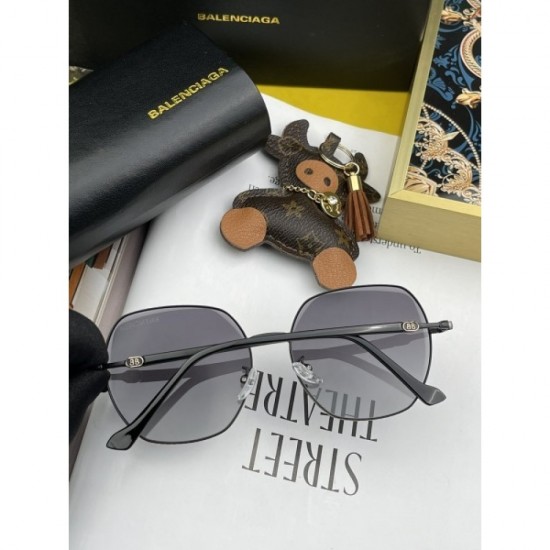 Two colors of sunglasses can be selected 2022SS New sold out one after another BALENCIAGA Balenciaga Two colors of sunglasses can be selected 2022SS New sold out one after another BALENCIAGA Balenciaga
