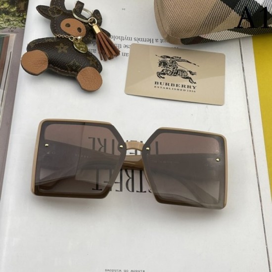 Two colors of sunglasses can be selected 2022SS Sold out soon BURBERRY Burberry Two colors of sunglasses can be selected 2022SS Sold out soon BURBERRY Burberry