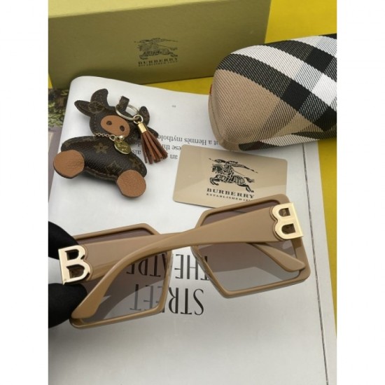 Two colors of sunglasses can be selected 2022SS Sold out soon BURBERRY Burberry Two colors of sunglasses can be selected 2022SS Sold out soon BURBERRY Burberry
