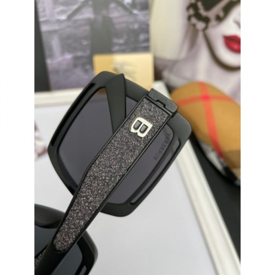 Two colors of sunglasses can be selected 2022SS Difficult to obtain in Japan BURBERRY Burberry Two colors of sunglasses can be selected 2022SS Difficult to obtain in Japan BURBERRY Burberry