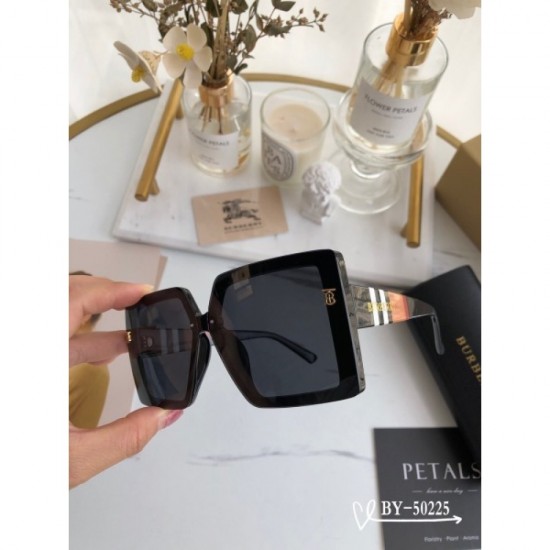 Two colors of sunglasses can be selected 2022SS Rare limited BURBERRY Burberry Two colors of sunglasses can be selected 2022SS Rare limited BURBERRY Burberry