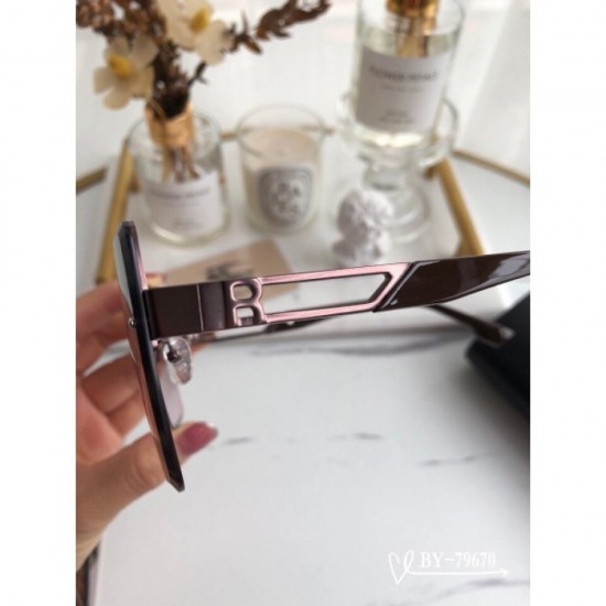 Sunglasses multicolor selectable 2022SS BURBERRY that gives a feeling of omission Sunglasses multicolor selectable 2022SS BURBERRY that gives a feeling of omission