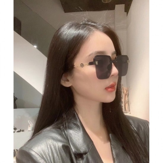 Sunglasses multicolor selectable 2022SS BURBERRY for a lively impression Sunglasses multicolor selectable 2022SS BURBERRY for a lively impression
