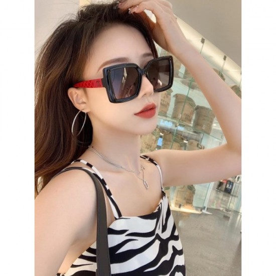 CHANEL Sunglasses Multicolor selectable Make me look like an adult CHANEL Sunglasses Multicolor selectable Make me look like an adult