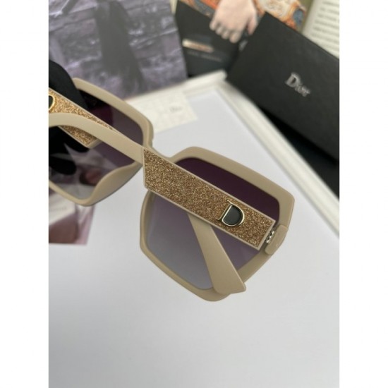 Two colors of sunglasses can be selected 2022SS A comfortable item DIOR Dior Two colors of sunglasses can be selected 2022SS A comfortable item DIOR Dior