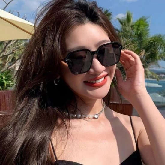 Sunglasses multicolor selectable 2022SS Entertainer wearing product DIOR Dior Sunglasses multicolor selectable 2022SS Entertainer wearing product DIOR Dior