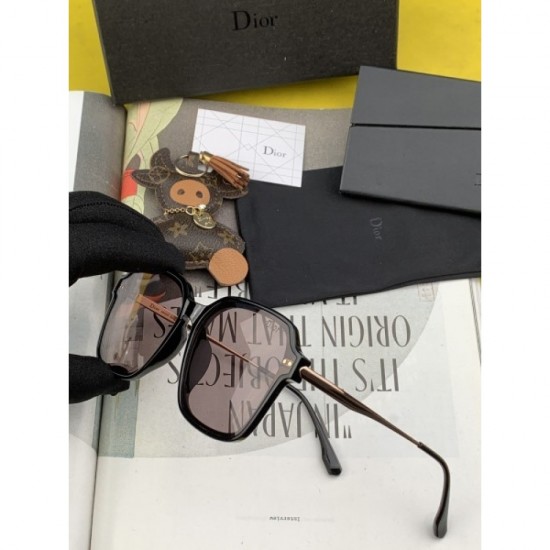 Sunglasses multicolor selectable 2022SS Entertainer wearing product DIOR Dior Sunglasses multicolor selectable 2022SS Entertainer wearing product DIOR Dior