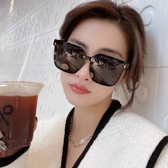 Two colors of sunglasses can be selected 2022SS Item perfect for summer DIOR Dior Two colors of sunglasses can be selected 2022SS Item perfect for summer DIOR Dior