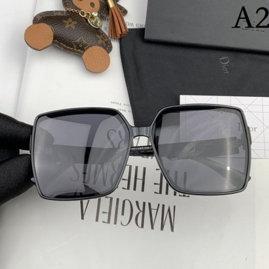 Two colors of sunglasses can be selected 2022SS DIOR with a retro atmosphere Two colors of sunglasses can be selected 2022SS DIOR with a retro atmosphere