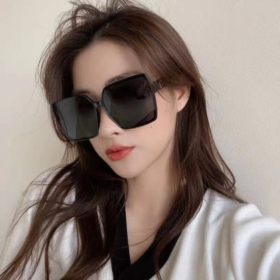 Two colors of sunglasses can be selected 2022SS DIOR with a retro atmosphere Two colors of sunglasses can be selected 2022SS DIOR with a retro atmosphere