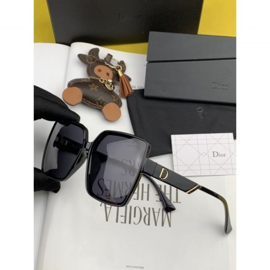 Two colors of sunglasses can be selected 2022SS DIOR with a retro atmosphere Two colors of sunglasses can be selected 2022SS DIOR with a retro atmosphere