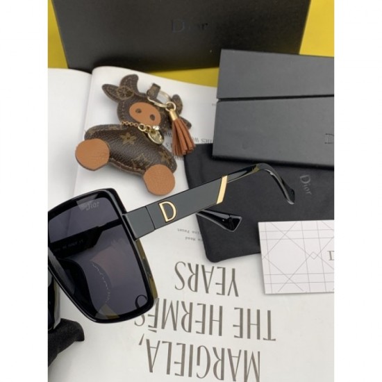 Two colors of sunglasses can be selected 2022SS DIOR with a retro atmosphere Two colors of sunglasses can be selected 2022SS DIOR with a retro atmosphere