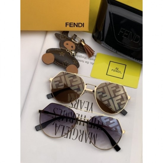 Two colors of sunglasses can be selected 2022SS Keep an eye on FENDI FENDI Two colors of sunglasses can be selected 2022SS Keep an eye on FENDI FENDI