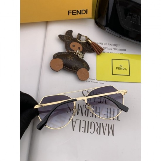 Two colors of sunglasses can be selected 2022SS Keep an eye on FENDI FENDI Two colors of sunglasses can be selected 2022SS Keep an eye on FENDI FENDI