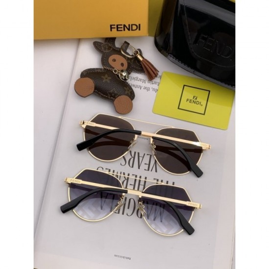 Two colors of sunglasses can be selected 2022SS Keep an eye on FENDI FENDI Two colors of sunglasses can be selected 2022SS Keep an eye on FENDI FENDI