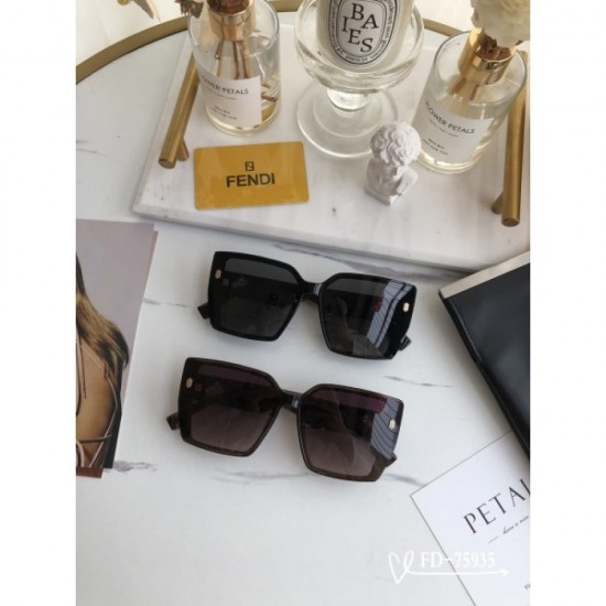 Two colors of sunglasses can be selected 2022SS Cute atmosphere FENDI FENDI Two colors of sunglasses can be selected 2022SS Cute atmosphere FENDI FENDI