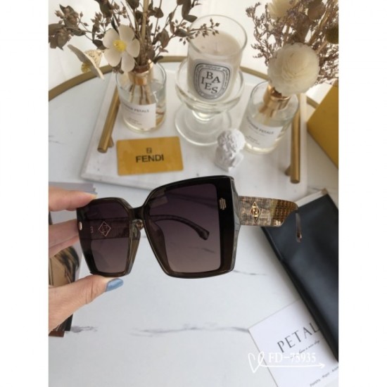Two colors of sunglasses can be selected 2022SS Cute atmosphere FENDI FENDI Two colors of sunglasses can be selected 2022SS Cute atmosphere FENDI FENDI