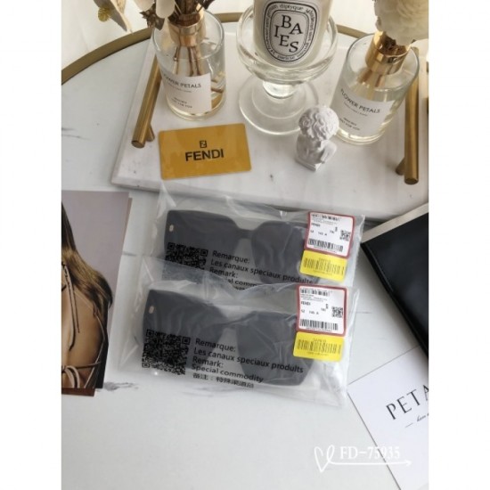 Two colors of sunglasses can be selected 2022SS Cute atmosphere FENDI FENDI Two colors of sunglasses can be selected 2022SS Cute atmosphere FENDI FENDI