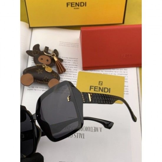 Two colors of sunglasses can be selected 2022SS Elegant style FENDI FENDI Two colors of sunglasses can be selected 2022SS Elegant style FENDI FENDI
