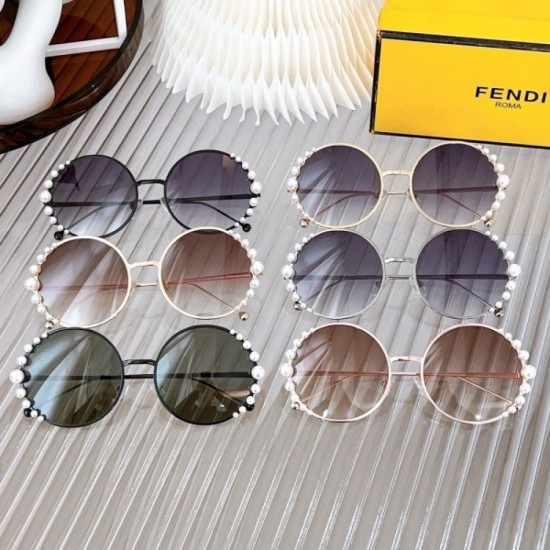 Sunglasses multicolor selectable 2022SS FENDI FENDI which is active all year round Sunglasses multicolor selectable 2022SS FENDI FENDI which is active all year round